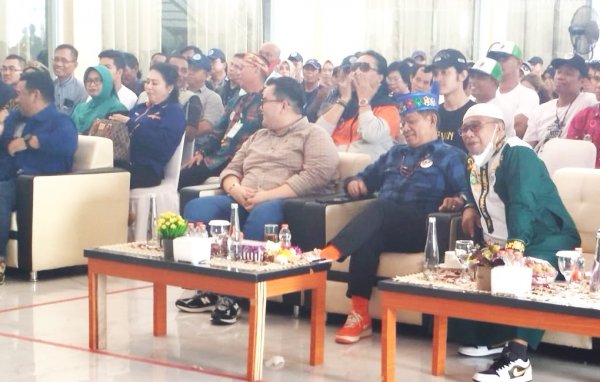 How To Take Better Concert Pictures in 30 Seconds